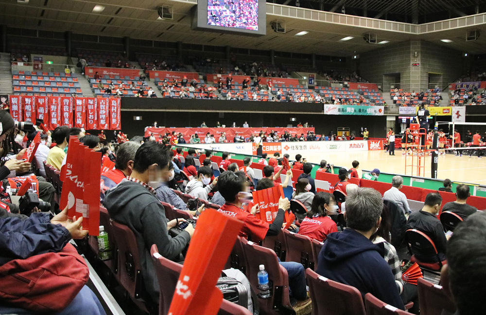 バレーボール　観客席　応援